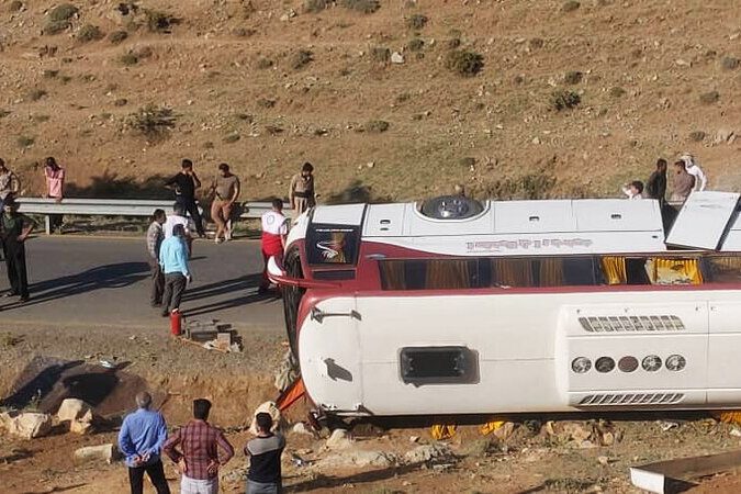 علت واژگونی اتوبوس خبرنگاران در آذربایجان غربی نقص فنی اعلام شد