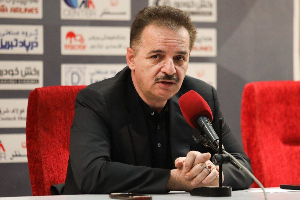 حمله زنوزی به تاج: اگر نمی‌توانی فوتبال را مدیریت کنی، کنار برو!