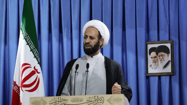 امام‌جمعه موقت خرم‌آباد: مردم در برابر سوءاستفاده دشمن هوشیار باشند