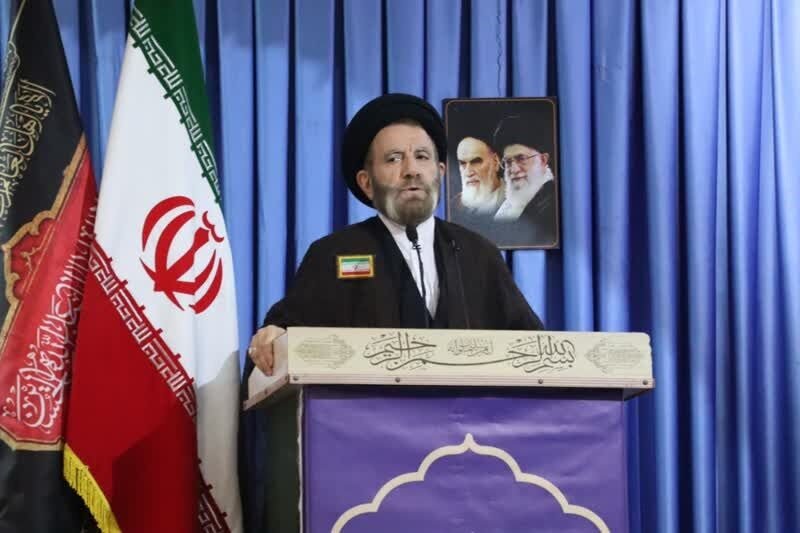 نماینده ولی‌فقیه در لرستان: مردم دشمن داخلی و خارجی را زیر پایشان لگدمال می‌کنند