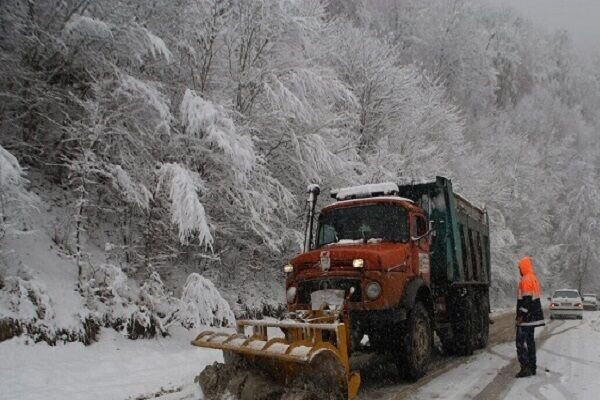برفروبی ۶ هزار کیلومتر باند در جاده‌های لرستان