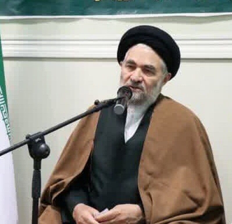امام جمعه بروجرد: انقلاب اسلامی با پشتوانه الهی و ایمان مردم شکست‌ناپذیر است