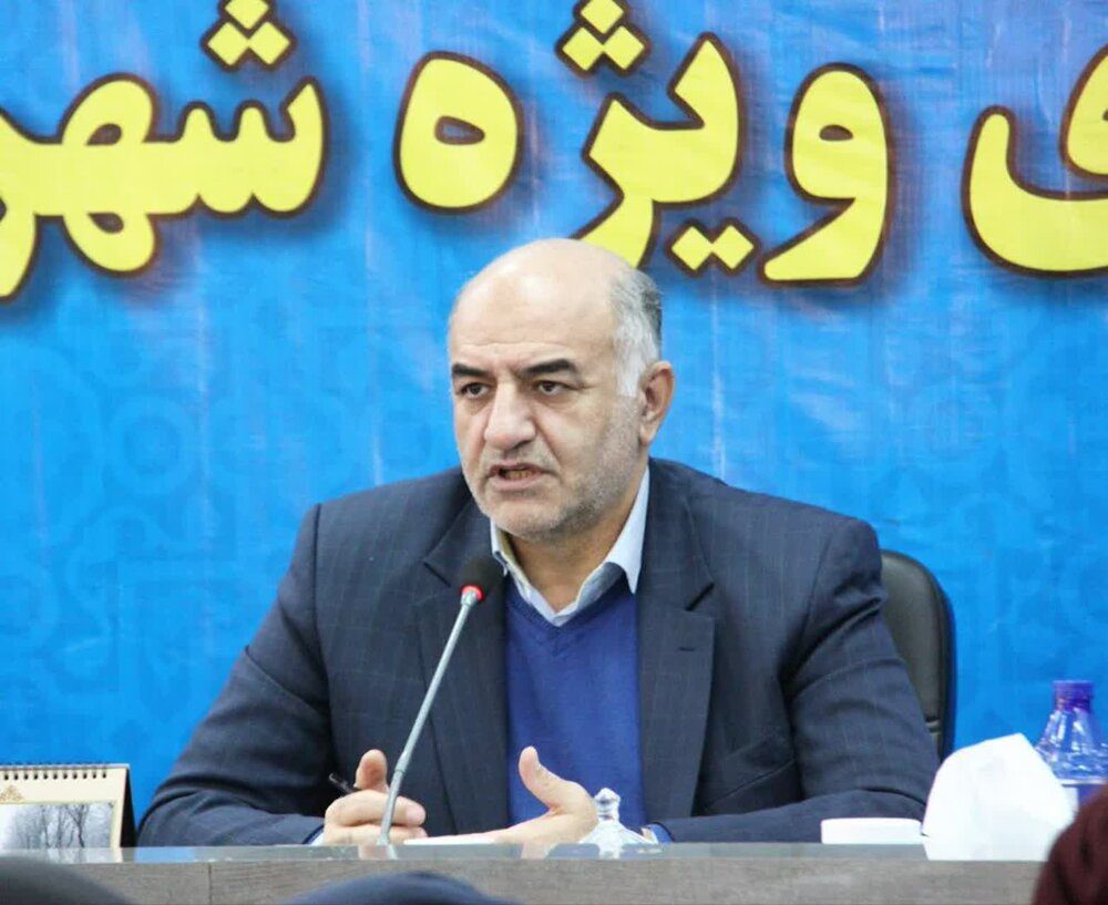 کشف انبار بزرگ احتکار محصولات سلولوزی در بروجرد 
