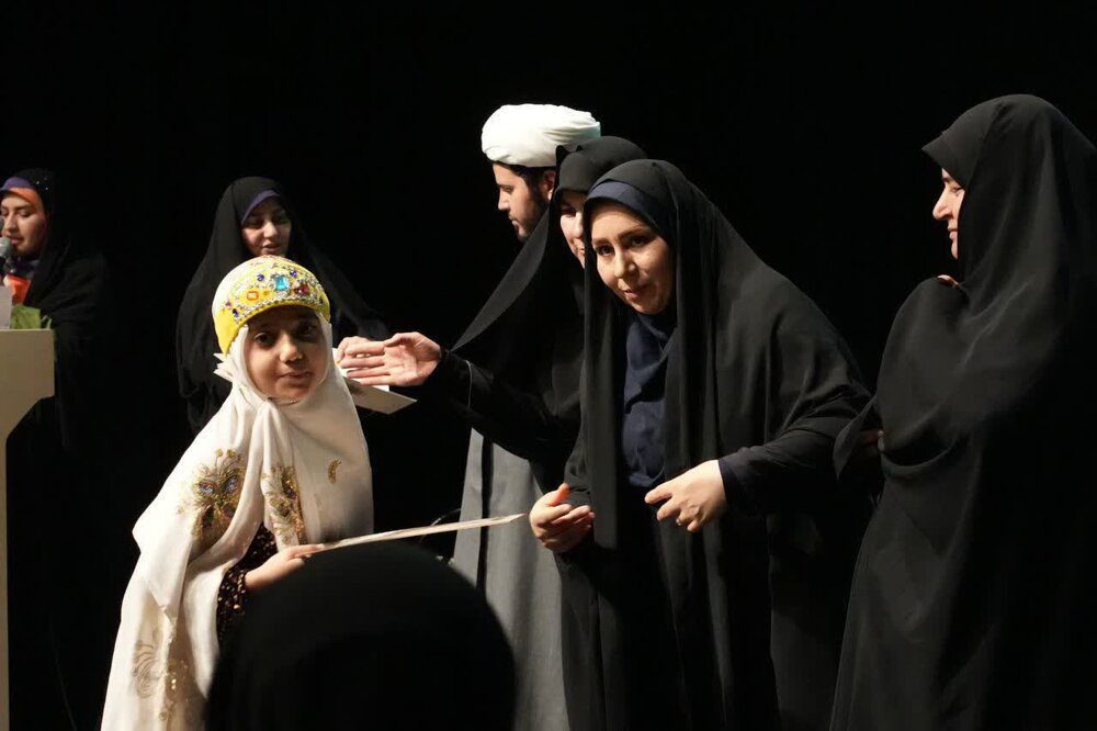برگزاری اختتامیه جشنواره فرهنگی هنری «نهال» در لرستان