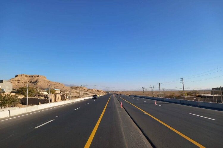 اجرای ۱۸۰ کیلومتر خط کشی در محورهای مواصلاتی لرستان